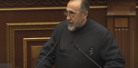 Հայաստանի եւ Ադրբեջանի միջեւ թաքուն համաձայնություն եմ տեսնում. Սրբազան