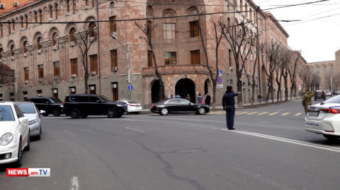 Փաշինյանի ավտոշարասյան համար փակել են հրապարակ մտնող փողոցները