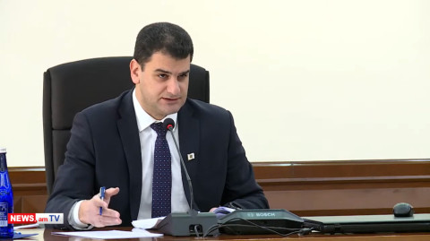 Որտեղ ես եմ ապրում, մենակ էդ կանգառներն են ներկել. քաղաքապետը բարկացավ