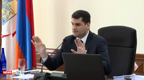 «Ես լավ եմ լսում», «Մի հատ լռությո՜ւն». լեզվակռիվ ավագանու նիստին