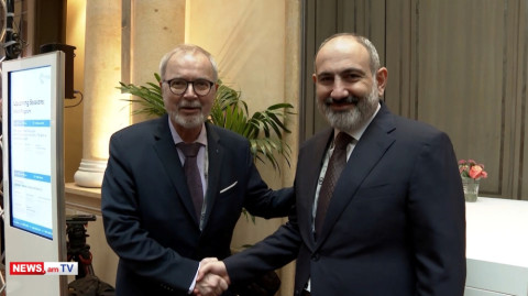 Փաշինյանը Մյունխենում հանդիպում է ունեցել Եվրոպական ներդրումային բանկի նախագահ Վերներ Հոյերի հետ