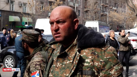 15 քմ–ում 6 հոգով ո՞նց մնան, 2 մահճակալ դրեցիր, բա մյուսները ոտքի վրա քնե՞ն. ՊՆ նախկին շենքի բնակիչ