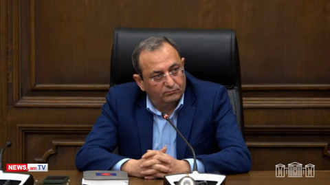 Բա դու ո՞վ էիր, որ ստորագրում էիր Արցախի հողերը հանձնելու մասին. Արծվիկ Մինասյանը՝ Փաշինյանին