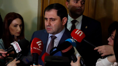 Պապիկյանը՝ նոր էսկալացիայի վտանգի, սահմանին կուտակումների եւ իր 400 հազար դոլարանոց բնակարանի մասին