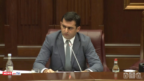 Հակոբ Արշակյանը պահանջեց անջատել ընդդիմադիր պատգամավորի բարձրախոսը