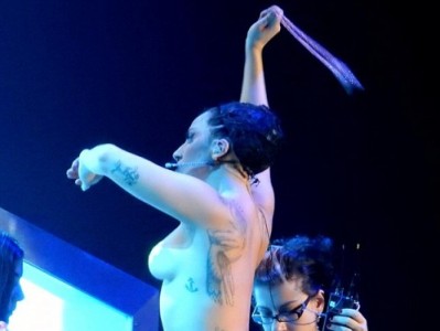 Լեդի Գագան կիսամերկ է ներկայացել Վիեննայում կայացած իր համերգին