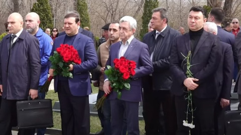 Սերժ Սարգսյանն ու ՀՀԿ-ական գործիչները հարգանքի տուրք մատուցեցին Անդրանիկ Մարգարյանի հիշատակին