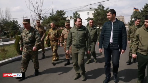 Պապիկյանն այցելել է կին զինծառայողների ուսումնական կենտրոն