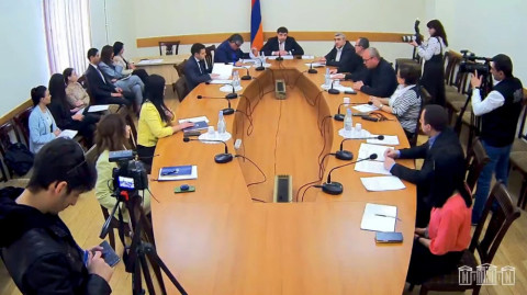 Էկոնոմիկայի փոխնախարարը նիստից ուշացել էր. Վաղարշակ Հակոբյանը բարկացավ