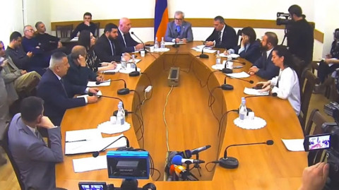Հովիվները շատ հաճախ զինվորական համազգեստ են կրում. Հայկ Սարգսյանը՝ ՊՆ փոխնախարարին