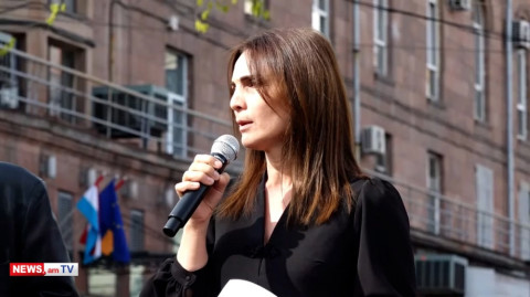 «Հնարավորինս շատ տղա են մորթելու եւ շատ տարածք են հանձնելու՝ Արցախը, Սյունիքը». զոհվածի ծնող