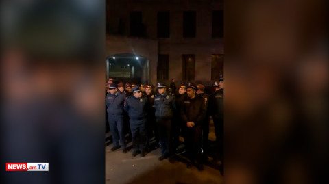Մեծ թվով ոստիկանական ուժեր են բերվել Քննչական կոմիտեի դիմաց
