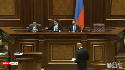 ԱԺ միջադեպից հետո ընդդիմադիր 10 պատգամավոր հեռացվեց նիստերի դահլիճից մինչեւ օրվա վերջ