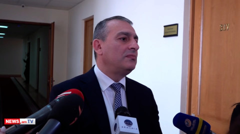 Հիմա ես ամեն օր քաղաքական ակցիա կանեմ, կգամ, ձեր դուռը կփակեմ. ՔՊ–ական պատգամավորը՝ լրագրողին