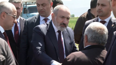 «Թող մոտենան ժողովուրդը, մի բան արեք». Փաշինյանի չնախատեսված այցը Նոր Կեսարիա համայնք