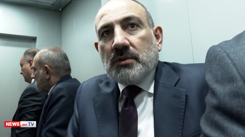 «Իյա, սենց խոսալով ա». Փաշինյանը Մեծամորում բարձրահարկ շենքի վերելակ փորձարկեց