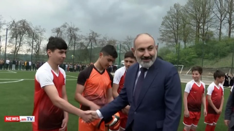 «Գիլոյան, դե պաս տուր». Փաշինյանը Չորաթանում մասնակցել է մարզադաշտի բացմանը