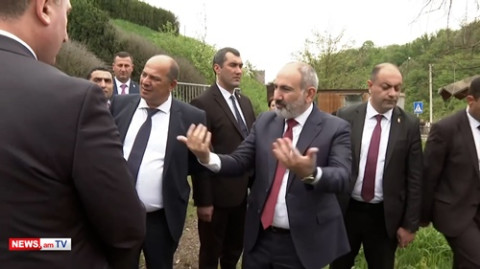 «Նորմալ կառուսելներ կանեք, նորմալ նախագծած, էս ժեշտը մեզ պետք չի». Փաշինյանը Ջուջեւանում