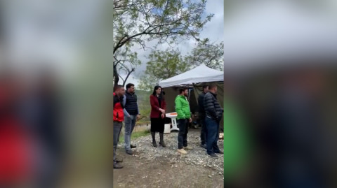 Մի խումբ արցախցիներ անժամկետ ակցիա են իրականացնում Ստեփանակերտից Շուշի տանող ճանապարհին