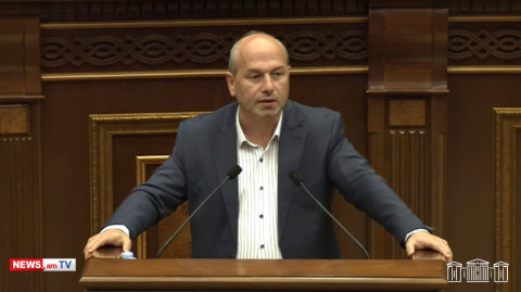 Վշտի մեջ գտնվող ծնողին մի ներքաշեք կեղտոտ խաղերի մեջ. Գեղամ Նազարյանի կոչը ԱԺ ամբիոնից