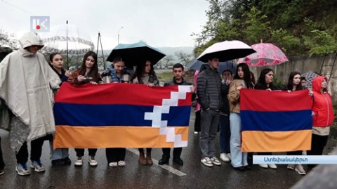 Ոչ Արցախի էթնիկ զտմանը. ակցիան շարունակվում է Ստեփանակերտ-Շուշի ճանապահին
