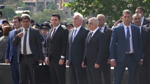 Ալեն Սիմոնյանը, Վահագն Խաչատուրյանը նախարարների եւ պատգամավորների հետ այցելեցին «Հաղթանակ» զբոսայգի