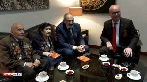 «Մեքենա նվիրեք»․ Փաշինյանը Մոսկվայում հանդիպել է Հայրենական պատերազմի հայ մասնակիցներին