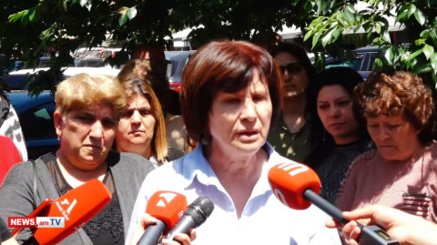 «Արցախից տեղահանված կինը 8 թոռների հետ ապրում է ավտոտնակում եւ զրկել են 40 հազար նպաստից»
