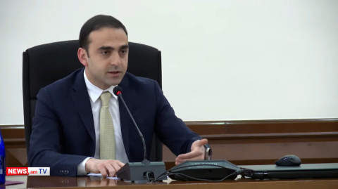 Նորմալ չի, որ շաբաթով, ամսով ճանապարհներին փոսը փորում, չեն լցնում, թող հրաժարվեն. Ավինյան