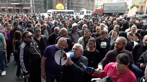 «Ազատություն Գայանեին». երթի մասնակիցները կանգ առան Ֆրանսիայի դեսպանատան դիմաց