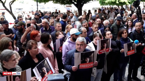 «Ազատություն Գայանեին». զոհվածների հարազատները Կառավարության դիմաց են