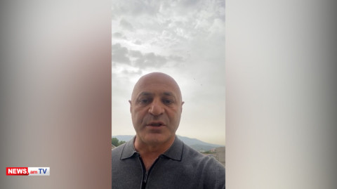 Դավաճանին ասենք՝ ոչ. քաղաքացին նստացույց է անում Ստեփանակերտի Վերածննդի հրապարակում