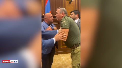 «Վեր ընգի տեղդ». ծեծկռտուք իշխանական և ընդդիմադիր պատգամավորների միջև