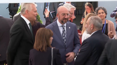 Փաշինյանն ու Միշելը կարճ զրույց են ունեցել հնգակողմ հանդիպմանն ընդառաջ
