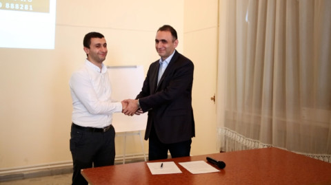 Հանդիպում գյումրեցի մտավորականների հետ. «Հայաքվեն» մարզային քարոզարշավը սկսեց Շիրակի մարզից