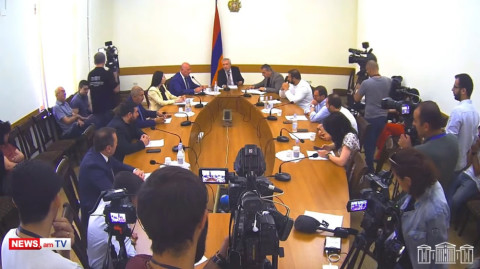 Ինչո՞ւ են Շիրակի եւ Արագածոտնի մարզպետները մասնակցում զինծառայողների ատեստավորման գործընթացին