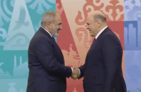 Փաշինյանի ու Միշուստինի ձեռքսեղմումը Սոչիում