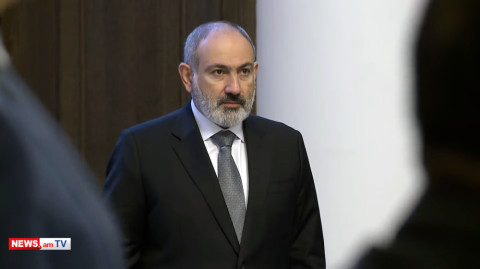 Փաշինյանն ու նախարարները 1 րոպե լռությամբ հարգեցին ՔՊ–ական պատգամավոր Վիգեն Խաչատրյանի հիշատակը
