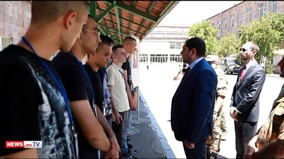 Ամառային զորակոչի մեկնարկի կապակցությամբ Պապիկյանն այցելել է ՀՀ ՊՆ կենտրոնական հավաքակայան