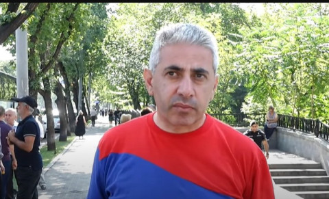 Էդգար Ղազարյանը Բաղրամյան 26-ի մոտ նստացույց է հայտարարել