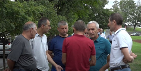 Արցախցիները ակցիա են կազմակերպել ԱՄՆ դեսպանատան մոտ. նրանք հանդիպում են պահանջում դեսպանի հետ
