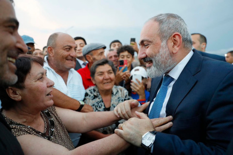 «Դու արխային, մենք կողքիդ ենք մինչեւ վերջ. դու մեզ փրկիր». Գագարինցի կինը՝ Փաշինյանին