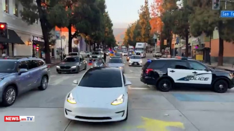 American Armenians hold car march in support of Karabakh, paralyze traffic in Burbank