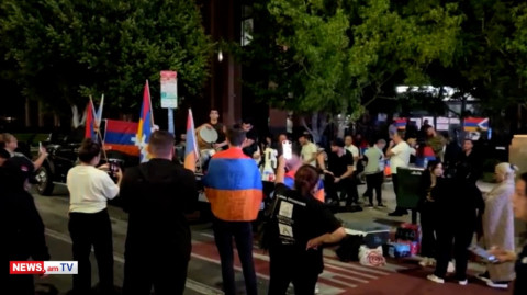 American Armenians encircle Azerbaijan consulate building