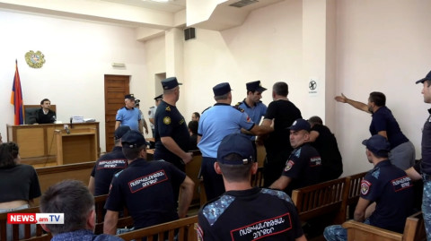 Քո պատճառով գերեզմաններում ենք քնում, անասուն․ միջադեպ դատարանի դահլիճում