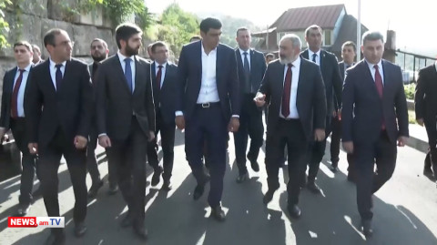 Շնորհավոր ձեր փողոցները. Փաշինյանը Առուշանյանի հետ շրջեց Գորիսում