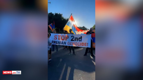 Հայերի բողոքի ակցիան՝ Քիմ Քադաշյանի տան մոտ