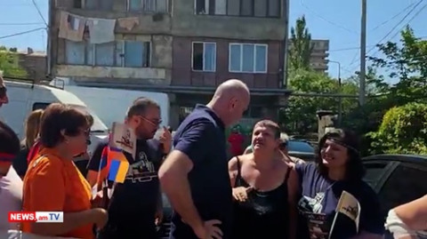 Նիկոլին պետք ա 10 հազար կտոր անել, հերի՛ք եղավ. քաղաքացին՝ Թեւանյանին
