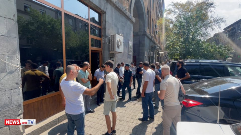 8000 դոլարանոց մեքենայի համար 20 հազար դոլար դեպոզիտ են ուզում. վարորդները բողոքում են նոր որոշումից