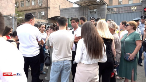Հրատապ հավաք ՌԴ դեսպանատան դիմաց՝ ադրբեջանցիների կողմից արցախցի երիտասարդների առեւանգելուց հետո